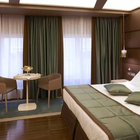 מלון Harry's Bar Trevi & Restaurant 5*