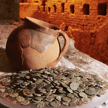 ومطعم هاريز بار تريفي فندق