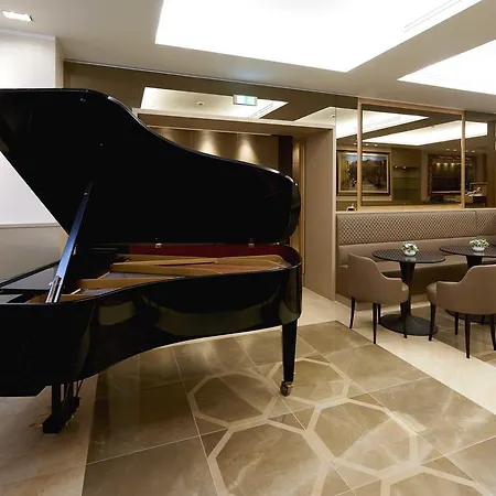 Otel Harry's Bar Trevi & Restaurant 5*