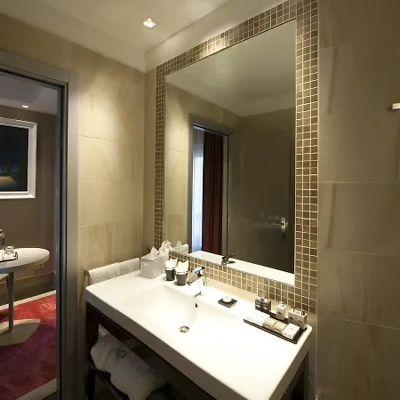 ومطعم هاريز بار تريفي 5*