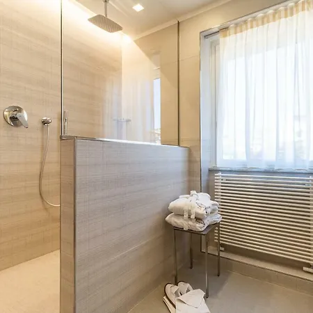 ومطعم هاريز بار تريفي 5*