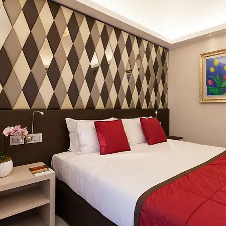 ومطعم هاريز بار تريفي فندق 5*