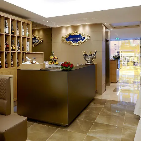 Harry's Bar Trevi & Restaurant Hotel