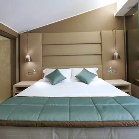 ومطعم هاريز بار تريفي 5* روما