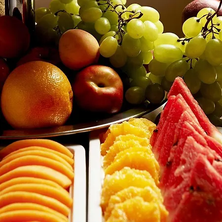 ومطعم هاريز بار تريفي