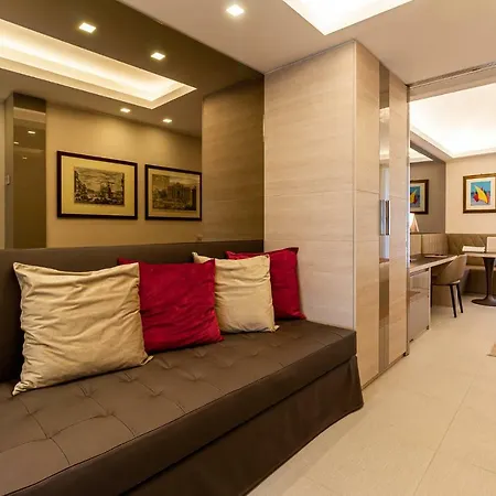 فندق ومطعم هاريز بار تريفي 5*